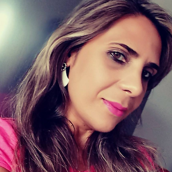 Apresentação de comunicação científica - A metáfora nossa de cada propaganda: uma análise de metáforas em anúncios publicitários