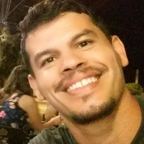 Apresentação de comunicação científica - Educação bilíngue e política linguística: implicações didático pedagógicas no ensino de línguas de uma escola bilíngue no interior da Ba