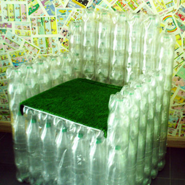 Fabricação de poltronas de garrafa pet