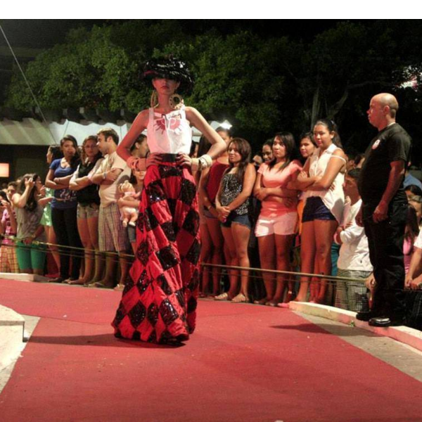 DESFILE TEMÁTICO E DE MARCAS.