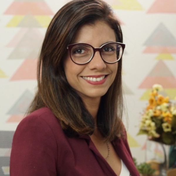 Promovendo o desenvolvimento socioemocional da criança: o impacto de programas de intervenção precoce com pais.