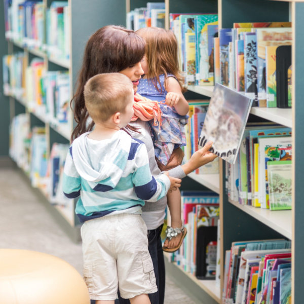 É preciso oferecer livros fáceis, de acordo com a faixa etária do leitor?