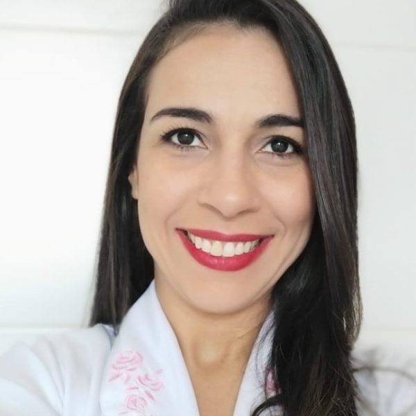 ADESÃO AO TRATAMENTO DE PACIENTES HIV / AIDS