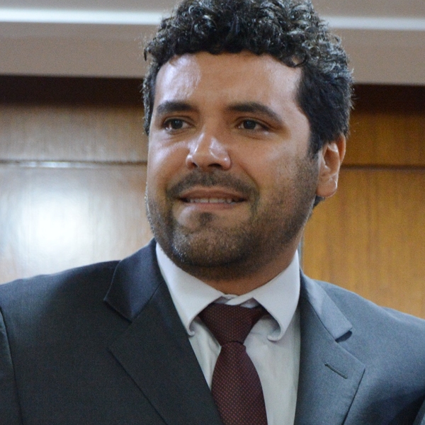 Política, Democracia e Direito: entre a instabilidade e o triunfo das instituições em tempos de crise – David Monteiro.
