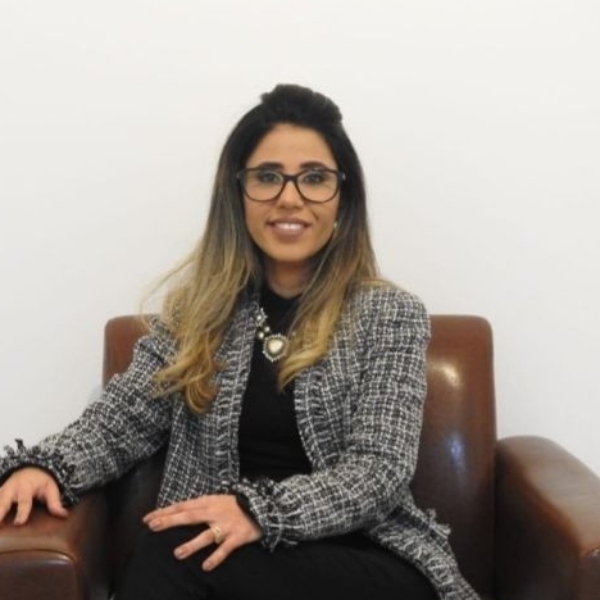 LIVIA  BARROS TEMA- Violências ao feminino: sofrimento e adoecimento psíquico em mulheres.