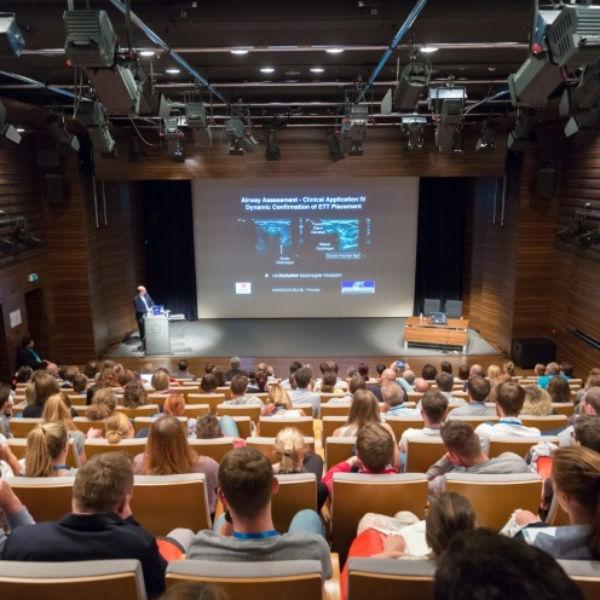 APRESENTAÇÃO ORAL 5: Fibroplasia esclerosante eosinofílica felina: relato de caso - Williana Bezerra Oliveira Pessôa