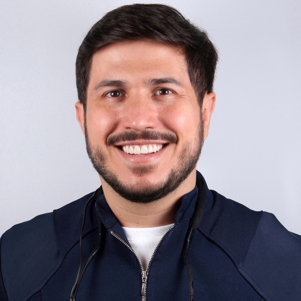 Odontologia biomimética na prática: Diagnóstico guiado pelo evidenciador de cárie e estratégias restauradoras conservadoras