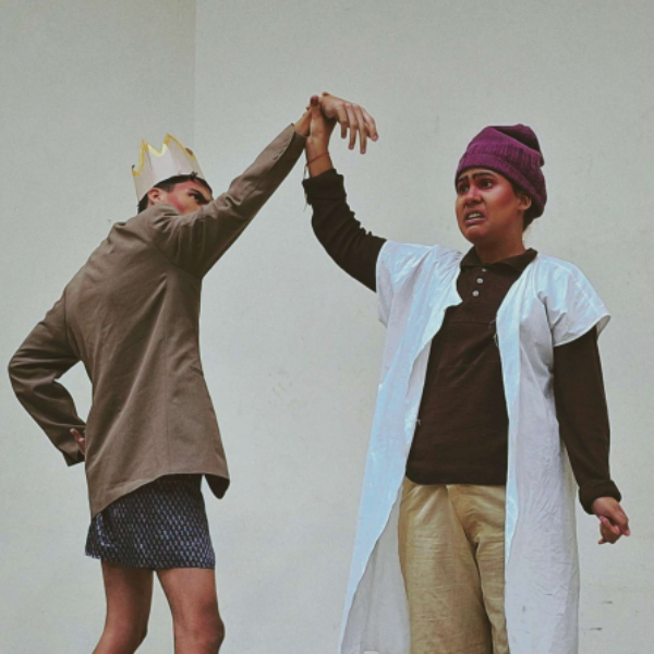 Esquete - Cia Entrecenas apresenta: O mendigo e o cachorro morto