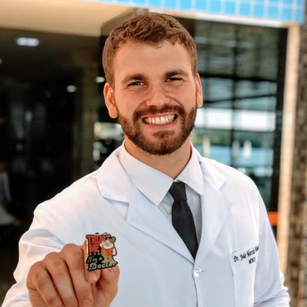 "Beleza fatal: a disseminação exacerbada do uso de esteroides anabolizantes e seus riscos à saúde humana" Dr. João Marcelo Vilanova