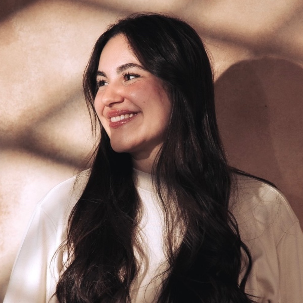 "Branding e posicionamento médico no mundo digital: produção consciente de conteúdo médico de qualidade e o uso estratégico de redes sociais como disseminadoras de educação em saúde" Dra. Maju Ferreira