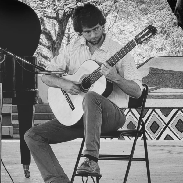 Inauguração da sala Ana Primavesi com recital de violão clássico