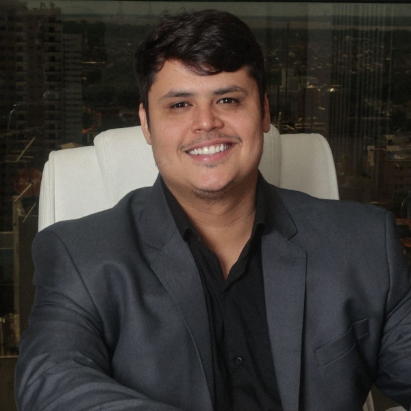 O Futuro é Agora: Como o Fluxo digital está Redefinindo a Odontologia Moderna - De Lâminados Cêramicos a Grandes Reabilitações