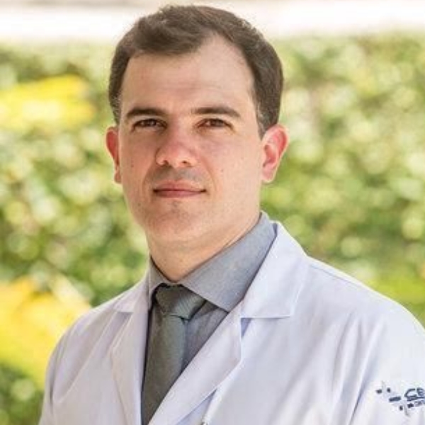 Reconstruções mandibulares complexas: soluções com retalhos microvasculares e enxertos livres