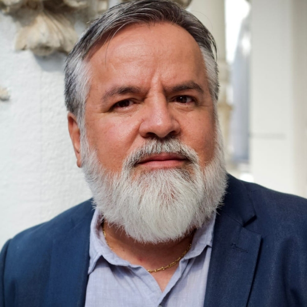 As duas faces de Tirésias: o mito antigo da transgeneridade em tradução.