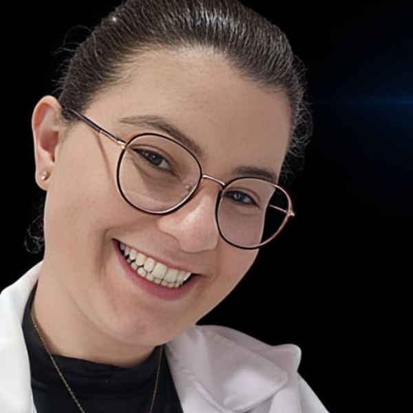 Enfermeira Graduada pela FMR, enfermeira ginecológica, obstétrica e neonatal