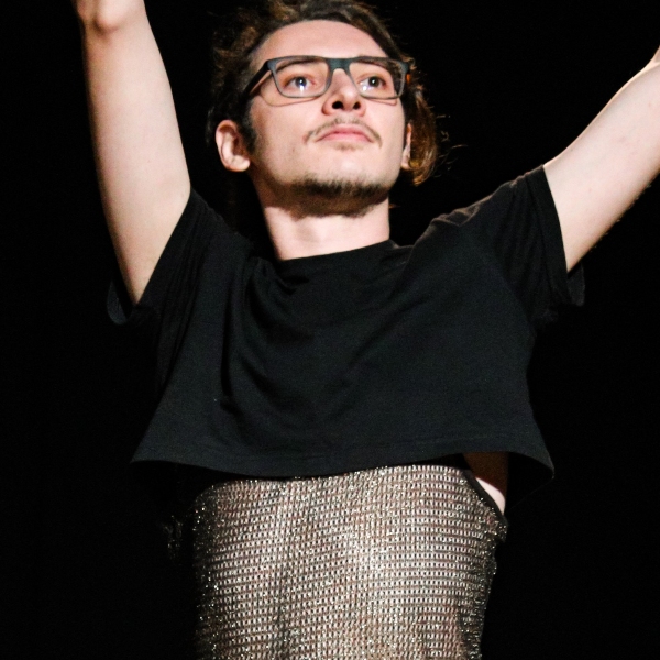 Introdução à Dança do Ventre, com Renan Diogo Depiné Fiamoncini