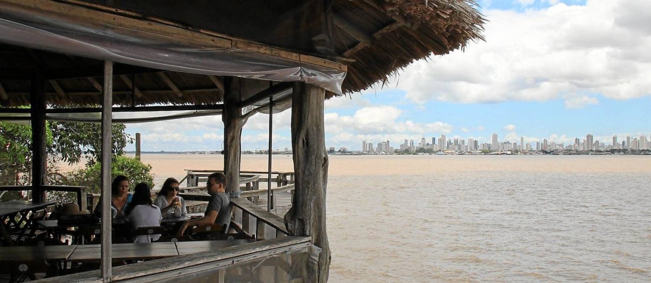 Almoço na Ilha