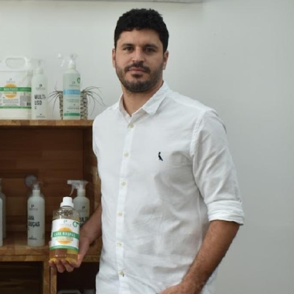 Leandro Pimentel Costa Menezes