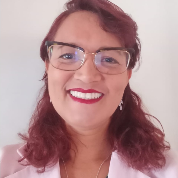 Profª Carolina Vilaça Santana de Araújo