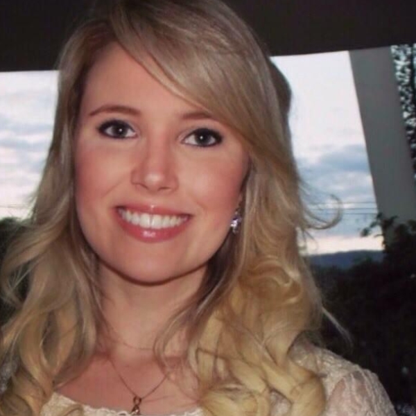 Profa. Esp. Mariana Fiori