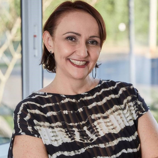 Profa. Dra. Simone Ap. Lopes-Herrera