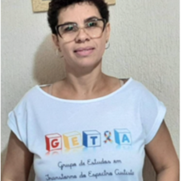 Profª Drª Viviane de Oliveira Freitas Lione
