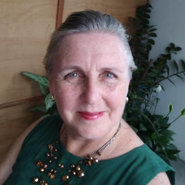 Profª. Me. Fátima Raulusaitis