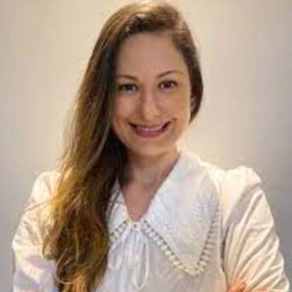 Profª. Dra. Camila Hermida 