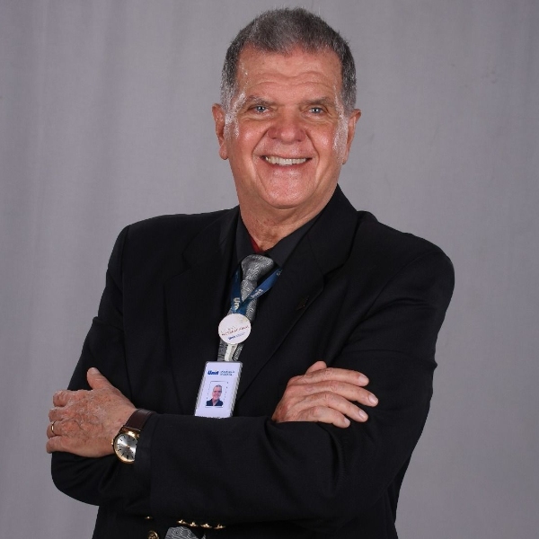 Dr. Estélio Henrique Martin Dantas