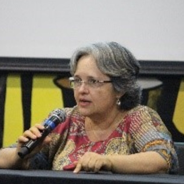 Lívia Oliveira Borges 