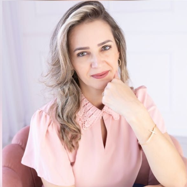 Dra. Fábia Madureira de Castro Bicalho
