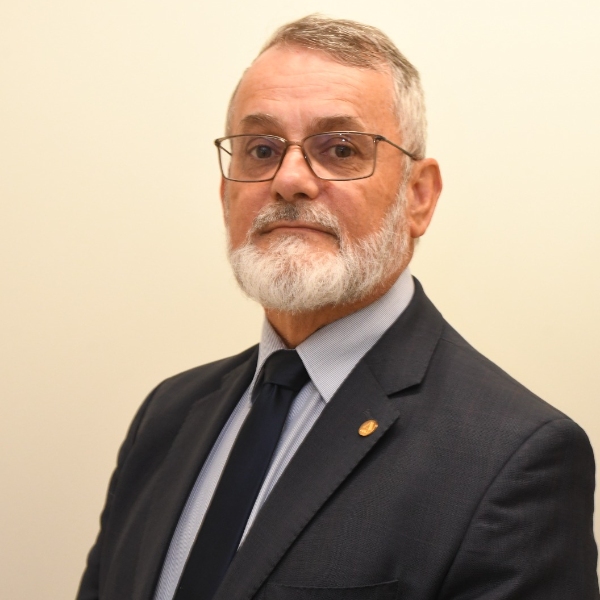Dr. Renato Luis Dresch