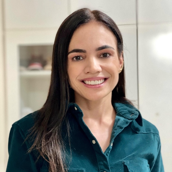 Profa. Dra. Cláudia Helena dos Santos Araújo