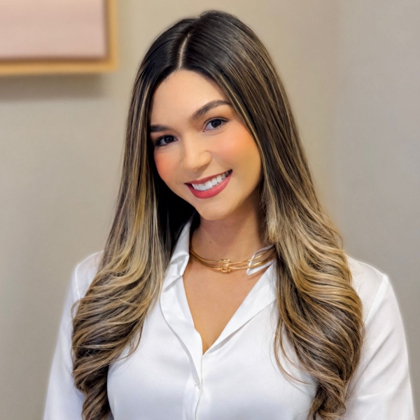 Isabelle Sales (Mediadora)