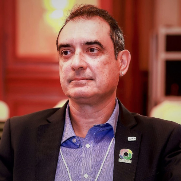 Dr. Márcio Ramos de Oliveira