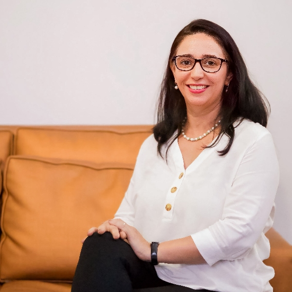 Dra.  Claudia Malheiros Coutinho Camillo