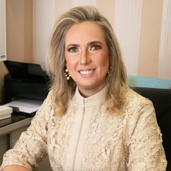 Dra. Lorena de Castro Diniz