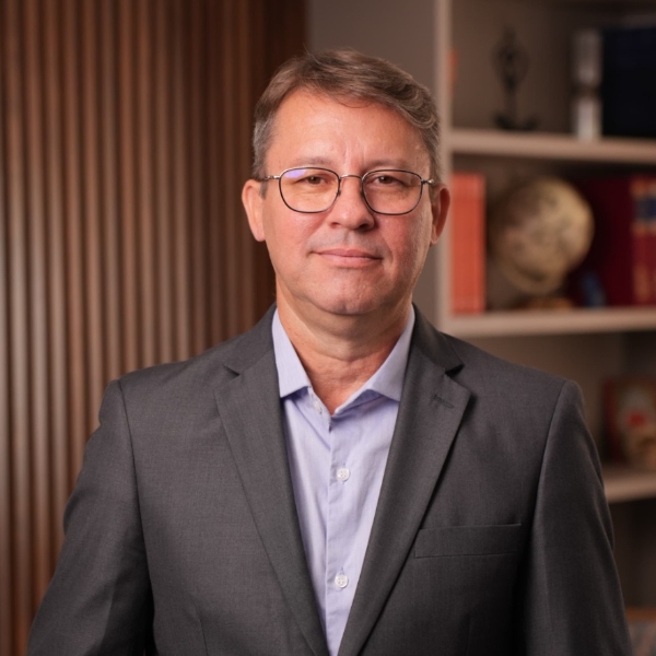 Dr. Cristiano Marcelo Espínola Carvalho