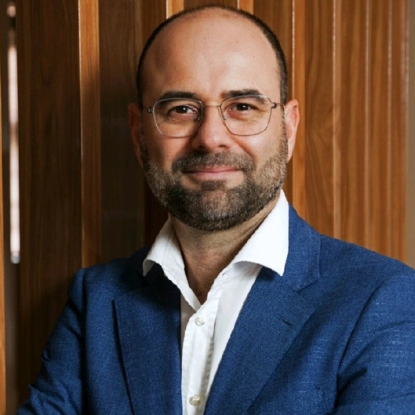Dr. Victor Piana