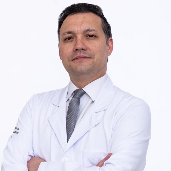 Dr. Thiago Bueno