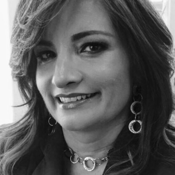 Profª. Drª. Débora Vanessa Caús Brandão