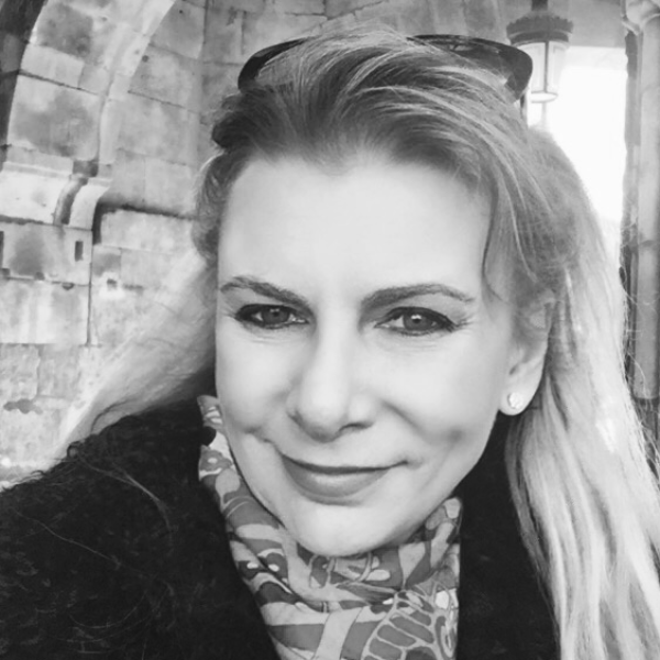 Profª. Drª. Andreya Navarro 