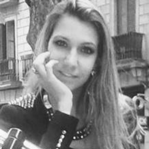 Profª. Dr.ª Laís Locatelli