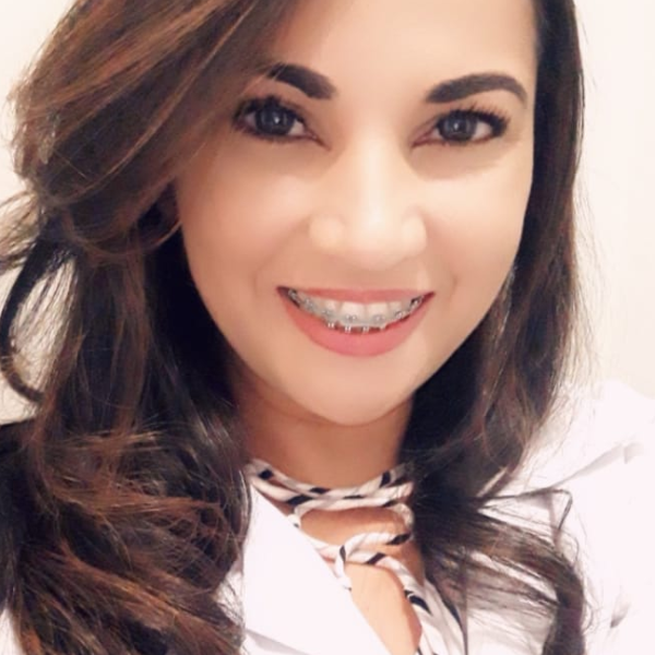 Lisbeth Pereira Gonçalves Casada