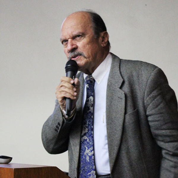 Dr. Carlos Henrique Siqueira