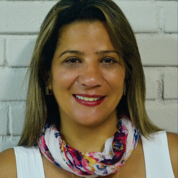 ANA VIRGÍNIA MARINHO