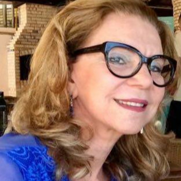 Maria Lúcia Bastos Alves