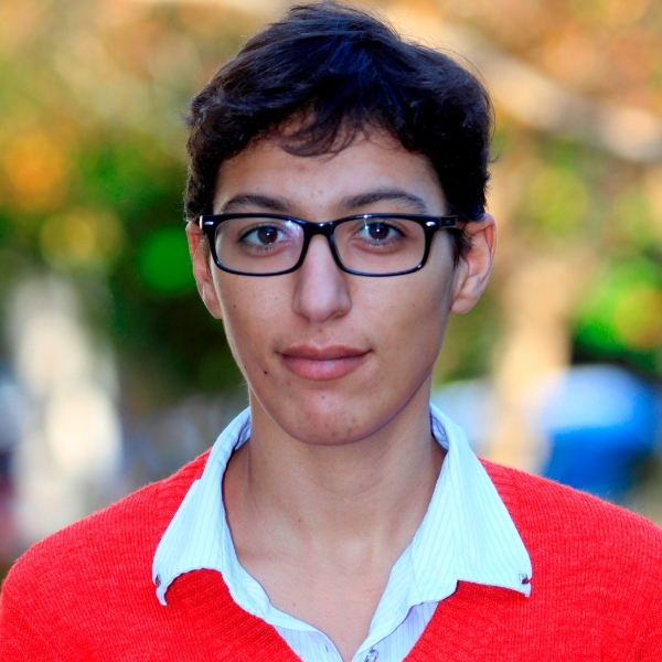 Fernanda Nascimento Jornalista, mestra em Comunicação Social (PUCRS) e doutora em Ciências Humanas. Autora do livro “Bicha (nem tão) má: LGBTs em telenovelas”. Integrante do Aquenda Núcleo de Estudos em Comunicação, Gêneros e Interseccionalidades.