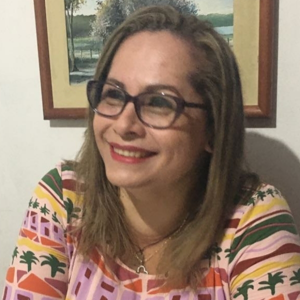 Profa. Dra. Nayara da Silva Camargo