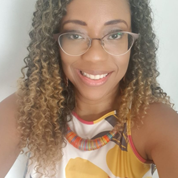 Pró-Reitora de Graduação Alexandra Anastácio Monteiro Silva (UFF)